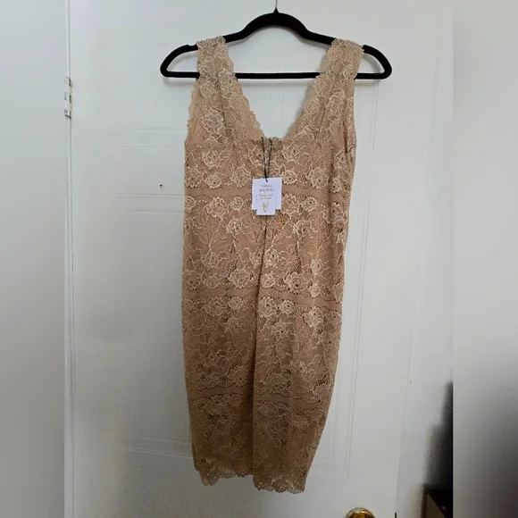 Dress - Picture 1 of 2